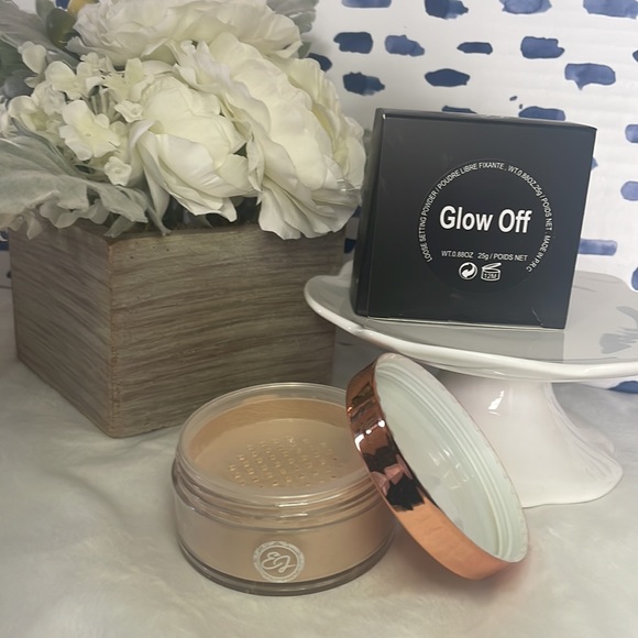 Elli J. Beauty Glow Off Loose Setting Powder - Picture 3 of 4